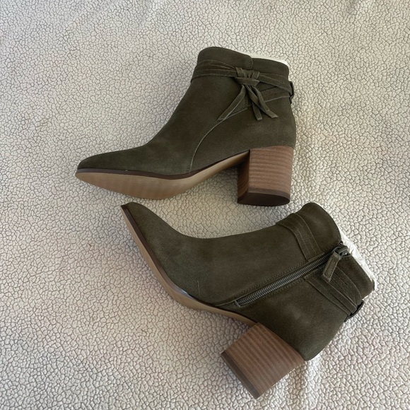 Violet and Red NWOB Jenna suede olive green leather bootie - Picture 6 of 10